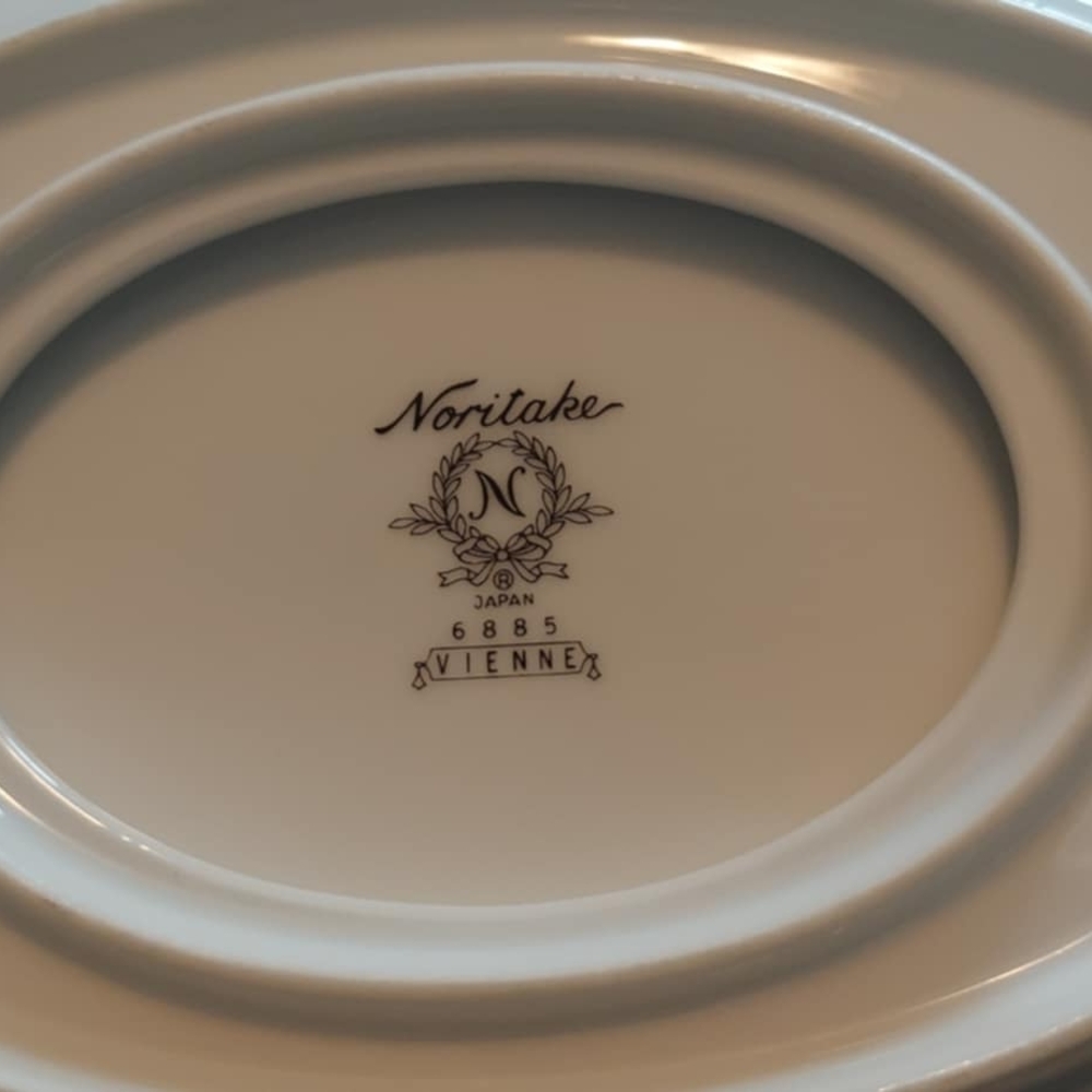 Noritake Vienne Ivory Plate